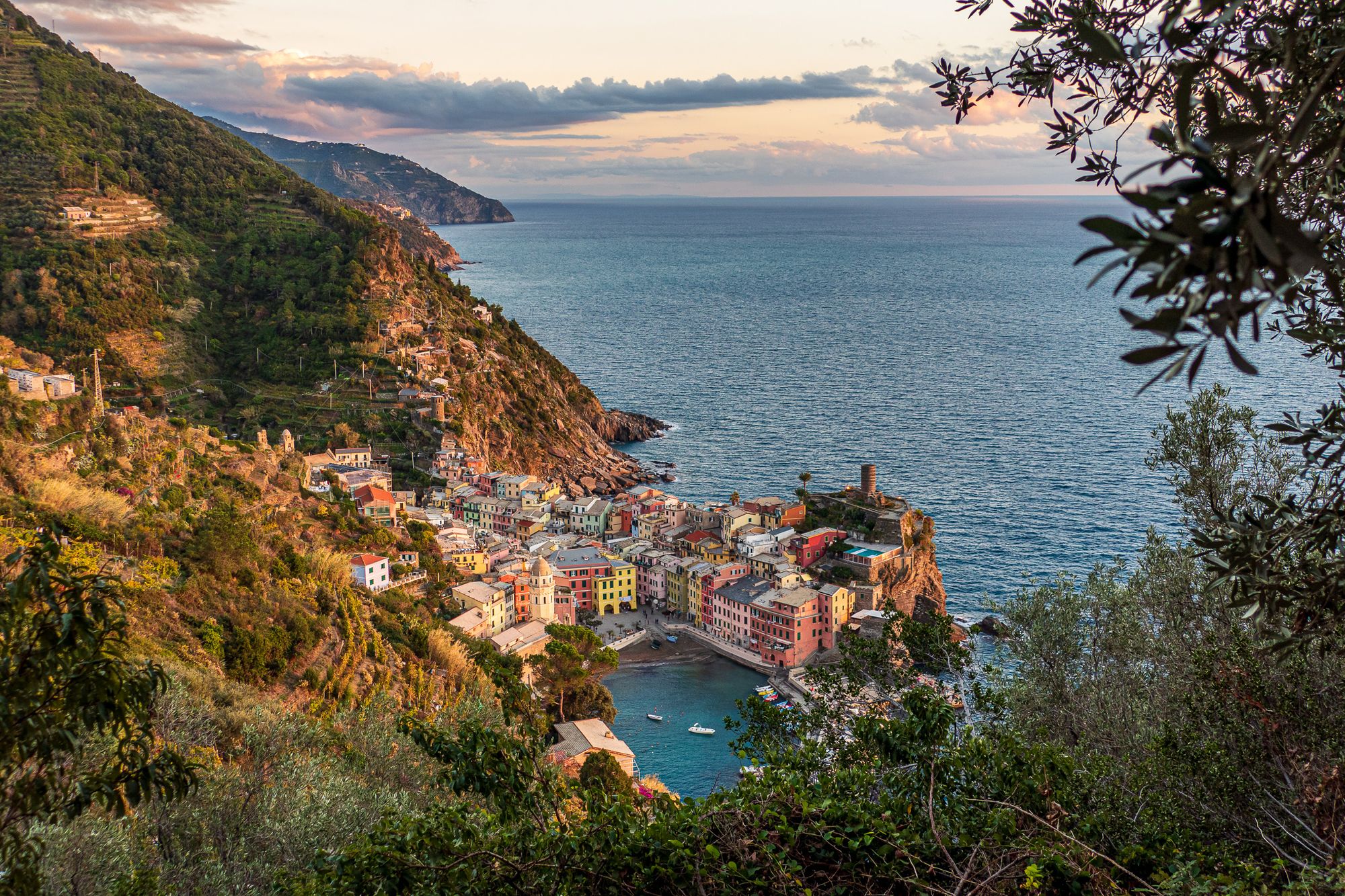 Aussicht auf Vernazza, Cinque Terre, am Ligurischen Meer