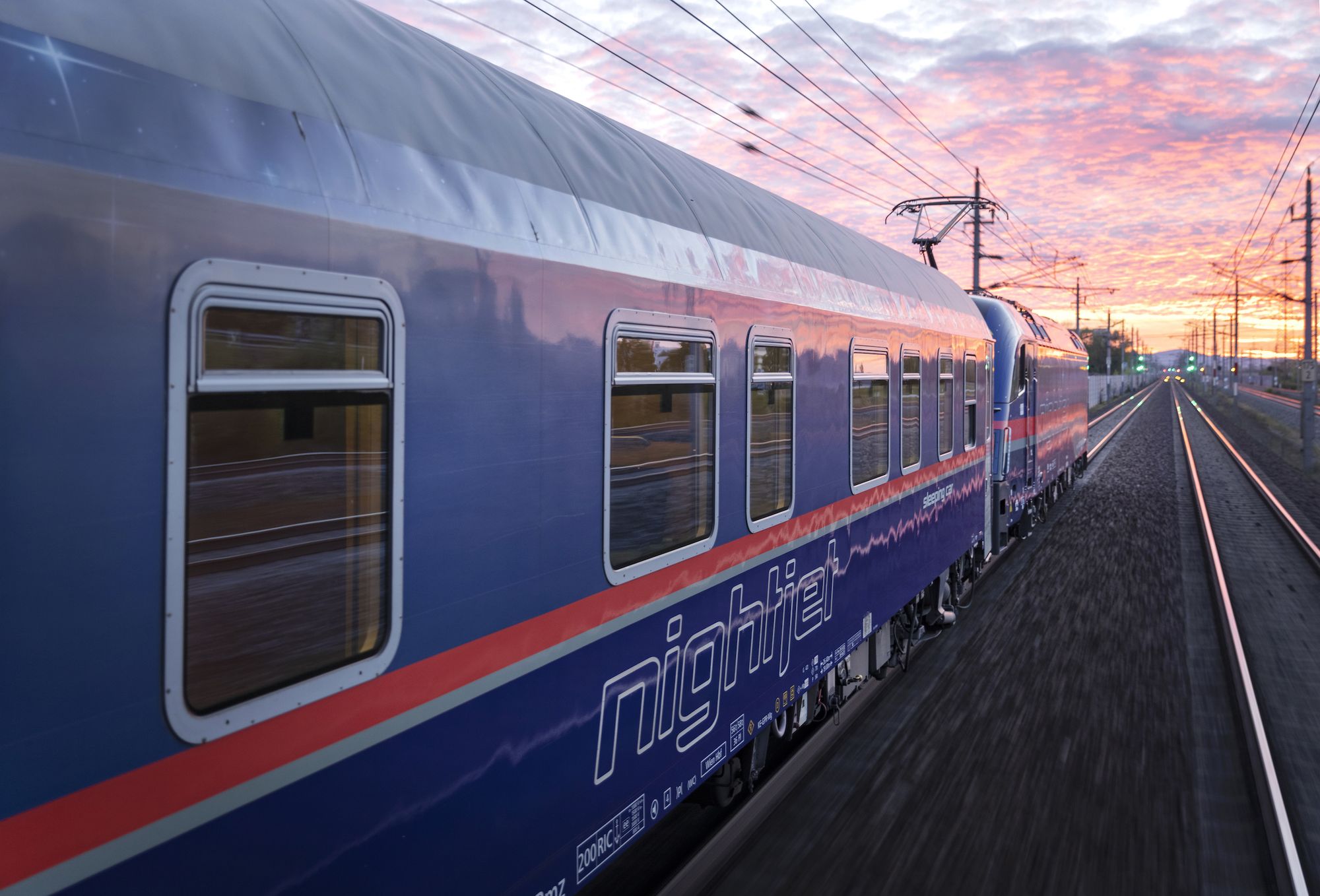 ÖBB Nightjet auf Bahnstrecke