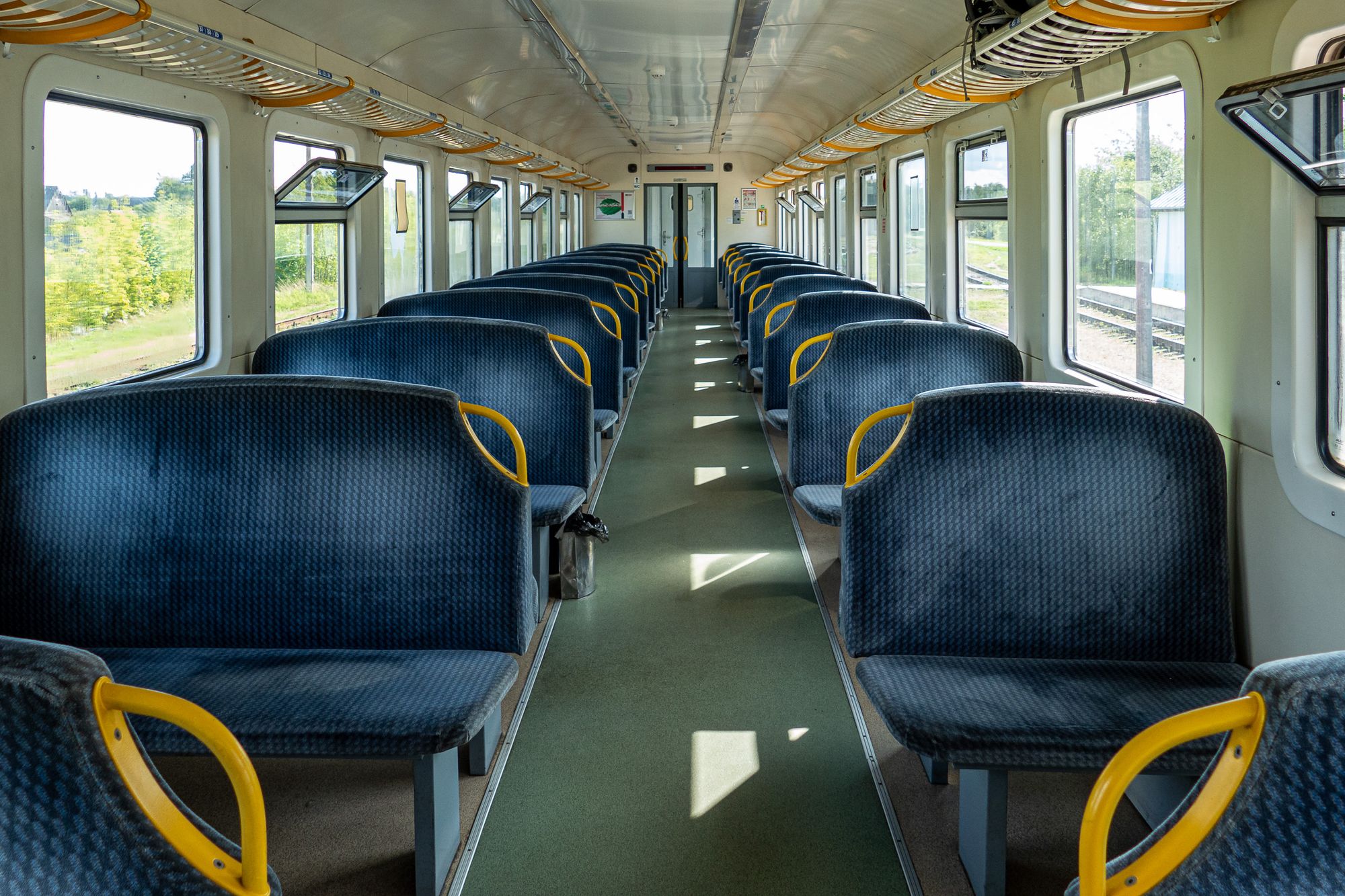 Innenraum des litauischen Triebwagens
