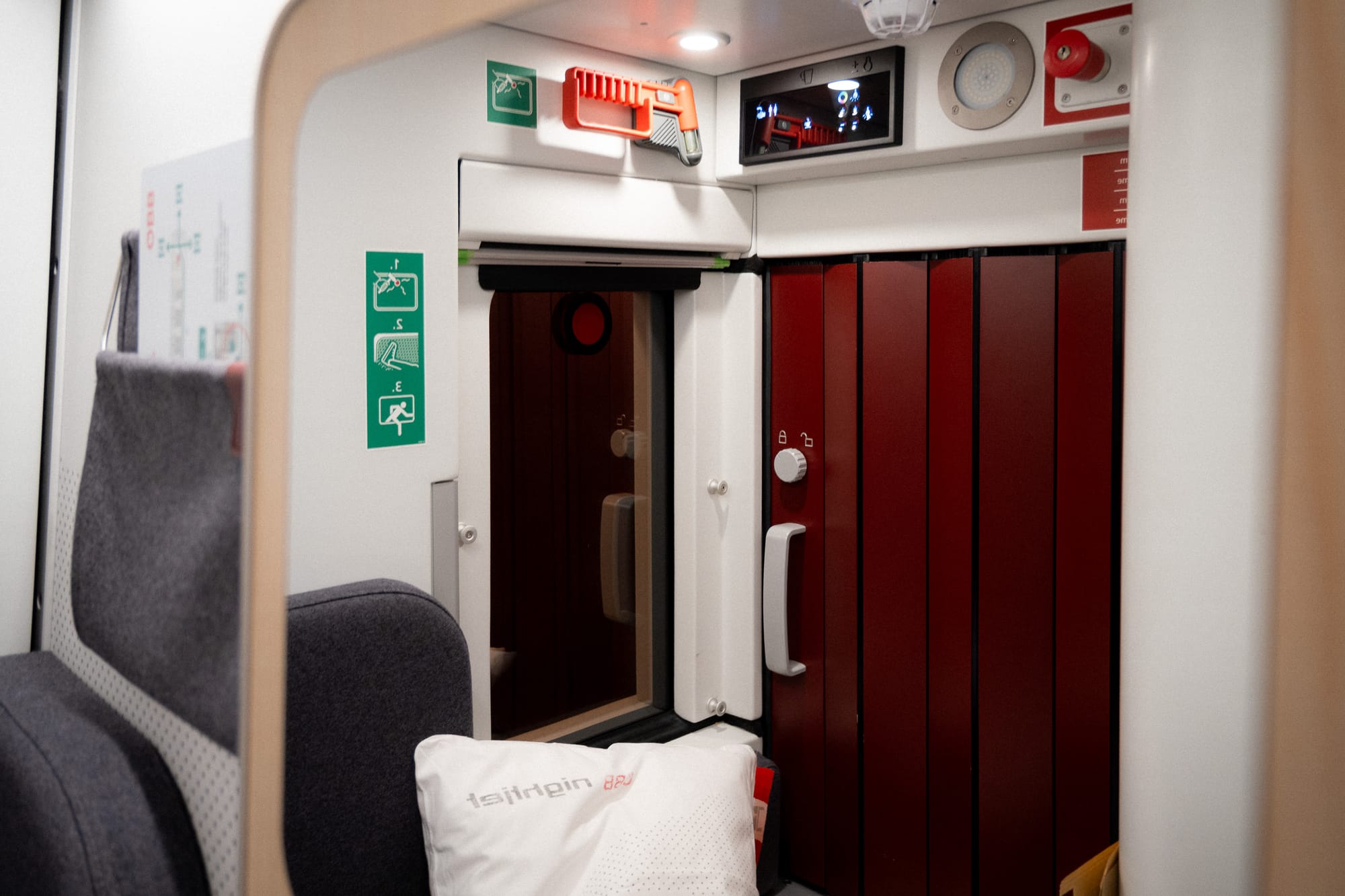 Innenraum der Mini Cabin mir Spiegelung