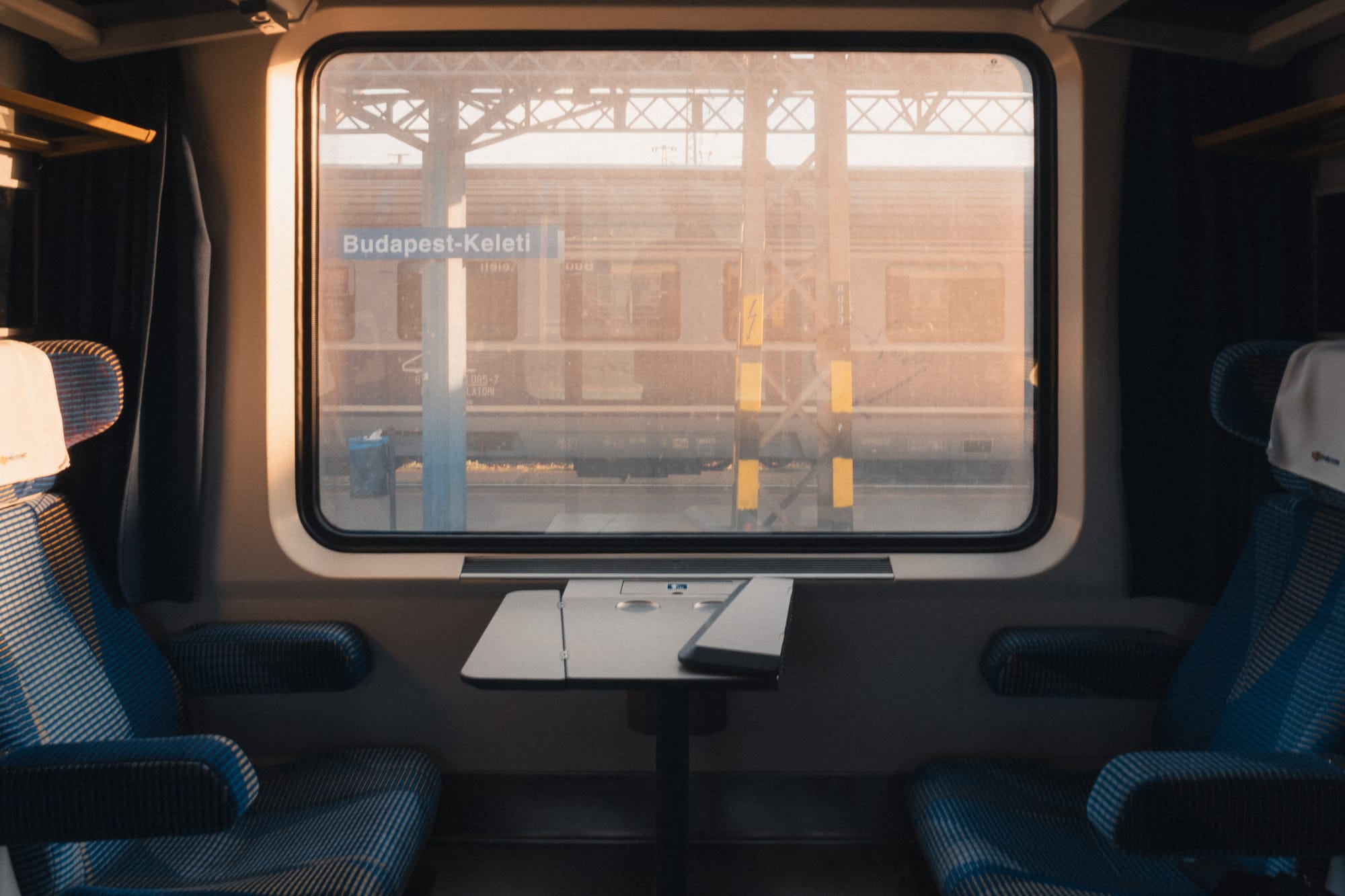 Abteil im ungarischen Eurocity von Budapest nach Wien