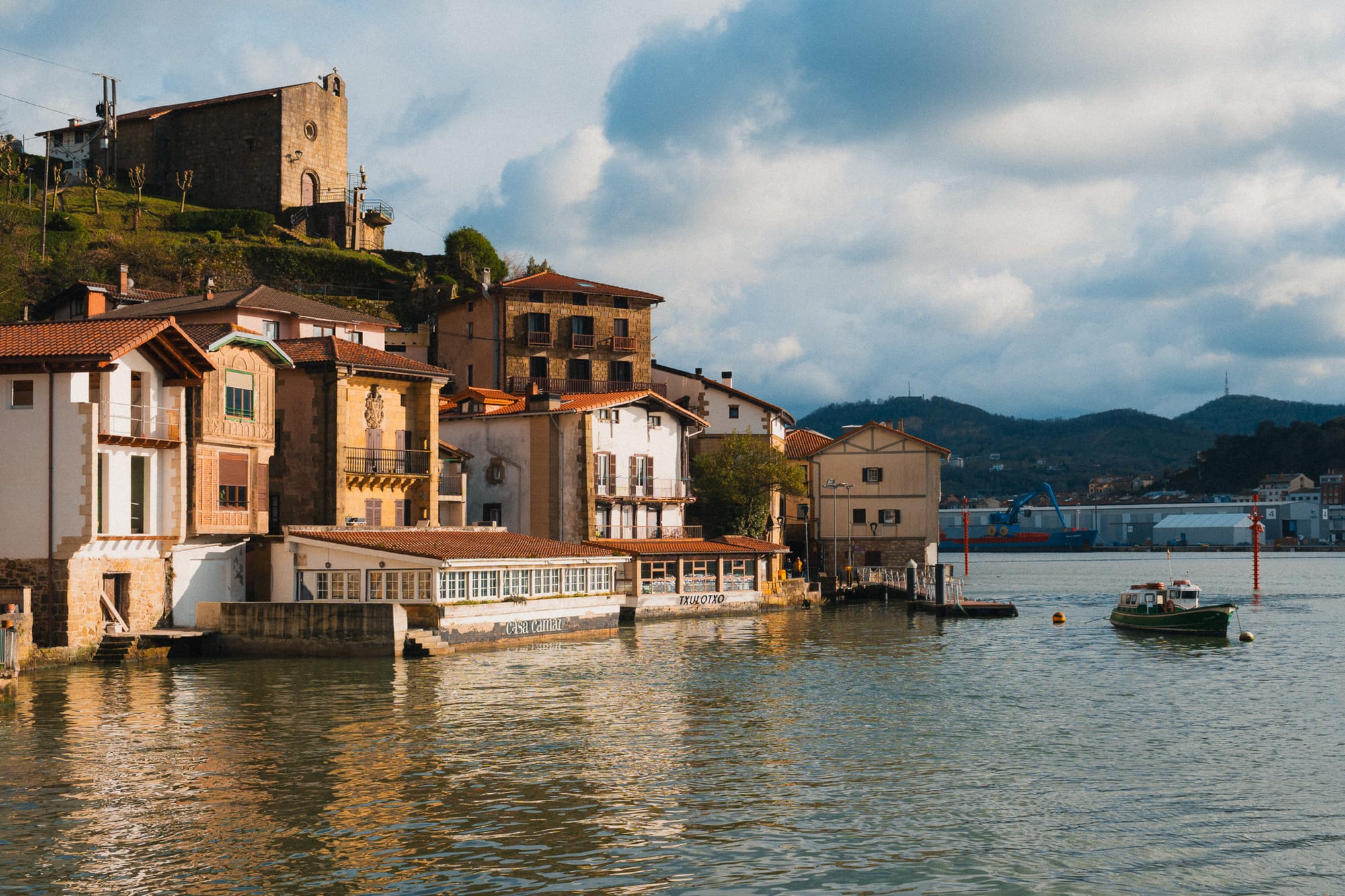 Häuser am Wasser in Pasaia-Donibane