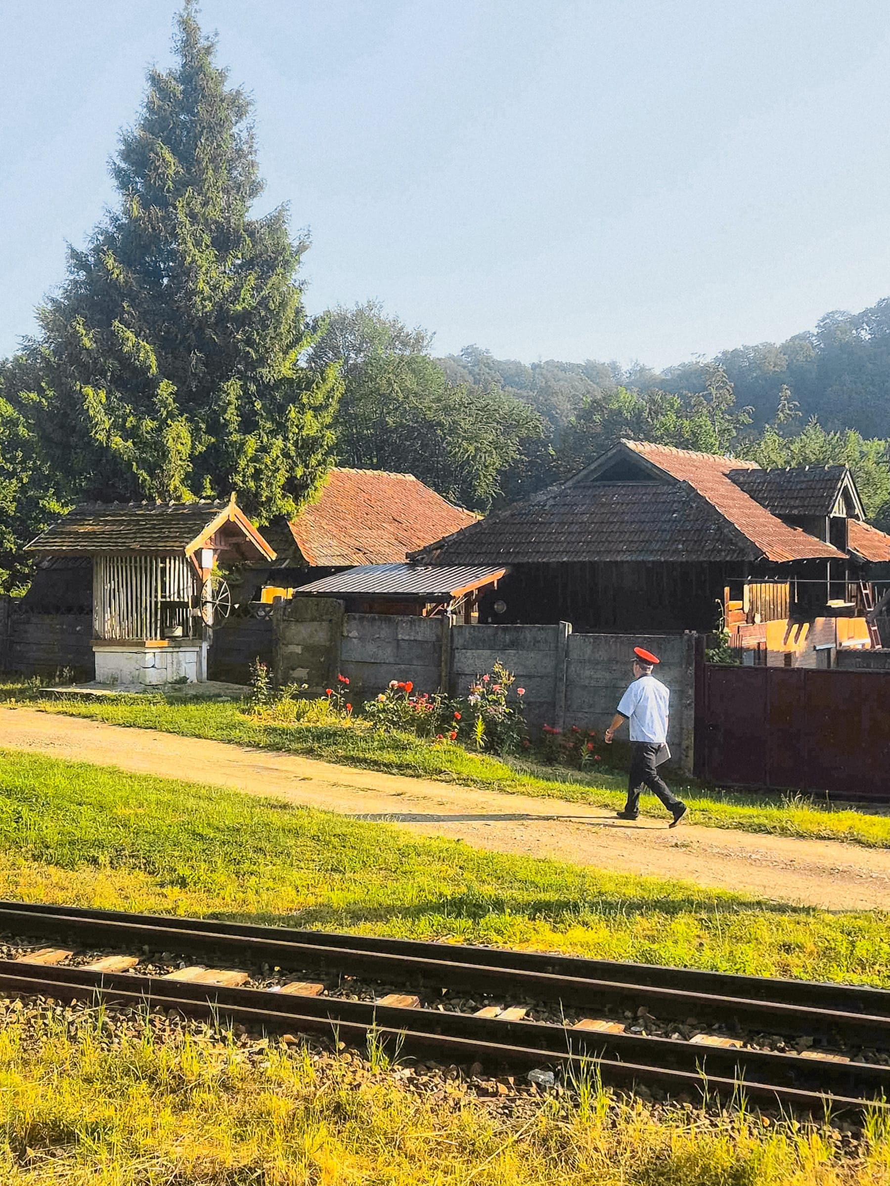Eisenbahner in ländlicher Szenerie