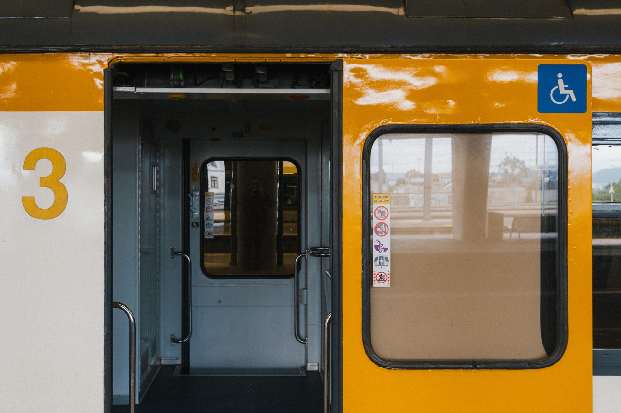 Einstiegstür am Celta-Zug