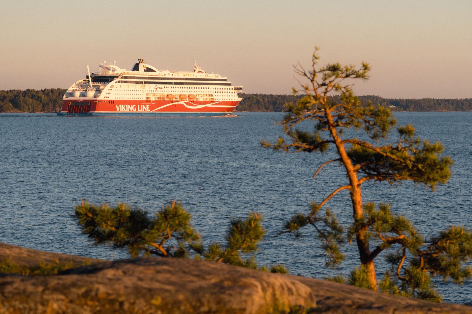 Fähre Viking Grace vor Schärenlandschaft