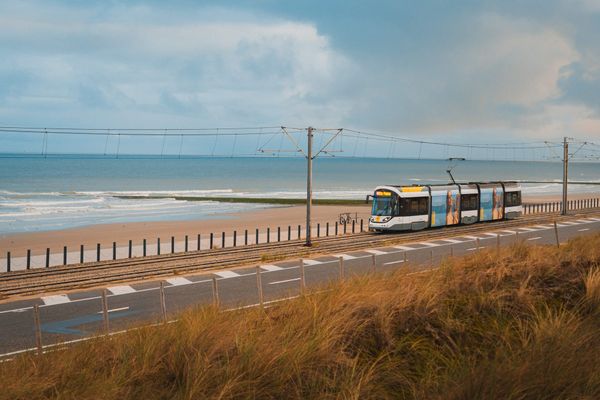 Kusttram am Meer