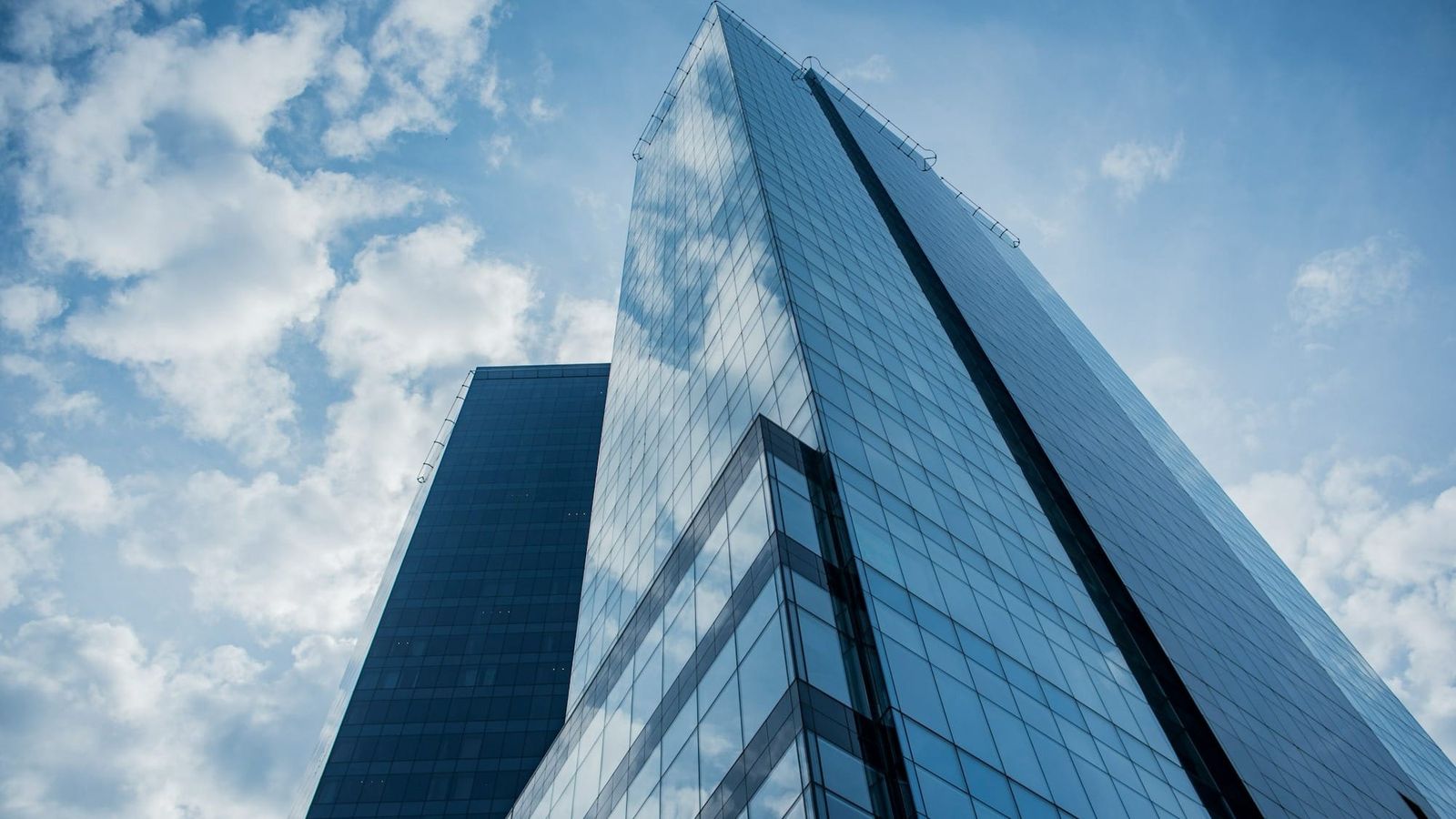 Focus + Context (a Bar Chart Is Not a Skyscraper)