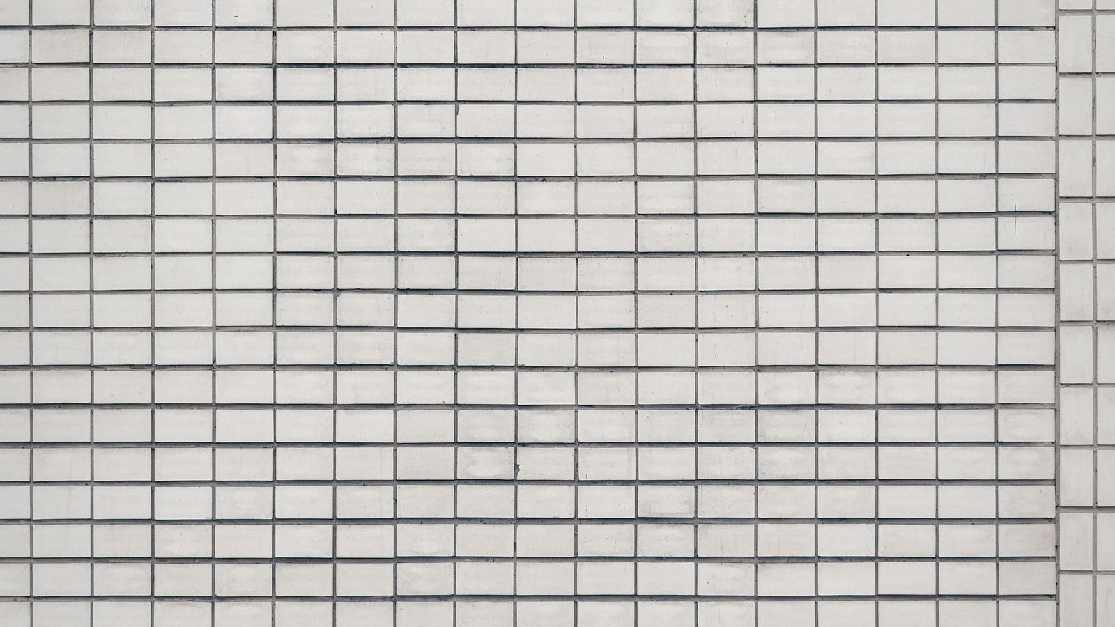 A course for the invisible data visualization users
