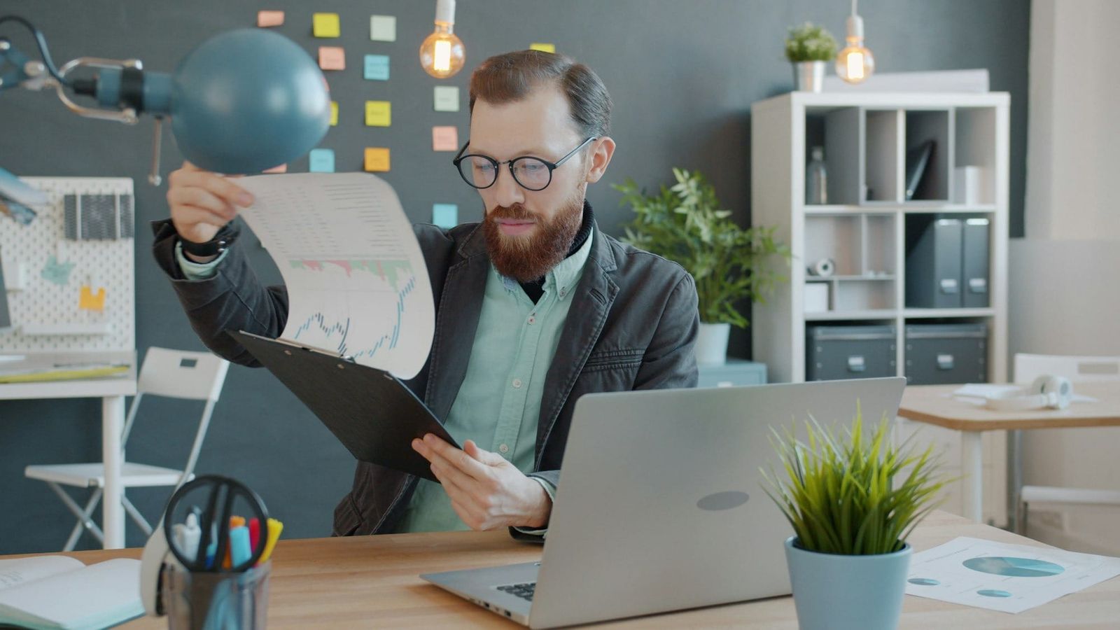 Are charts really useful for decision-making?