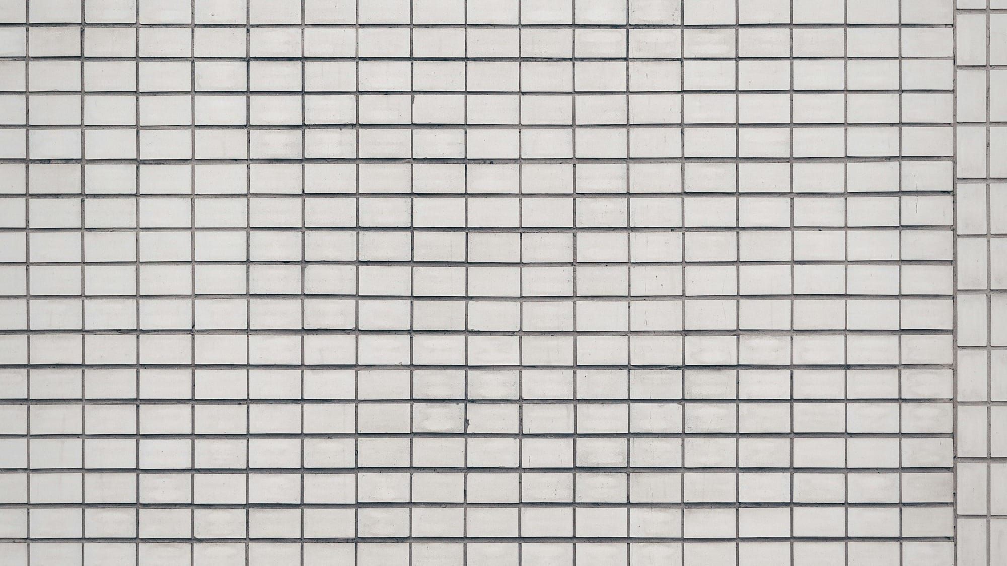 A course for the invisible data visualization users