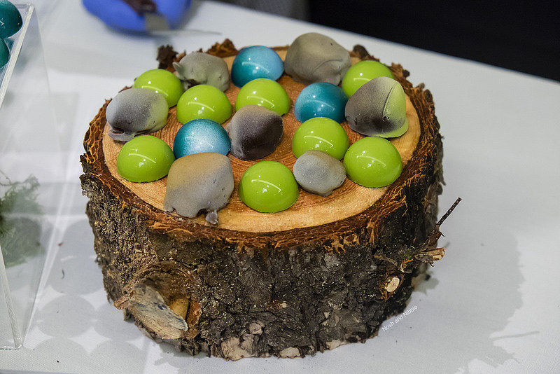 eat-pastry-chocolate-filled-bonbons