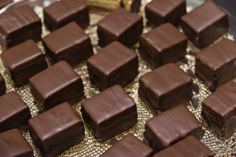 eat-pastry-chocolate-opera-cake