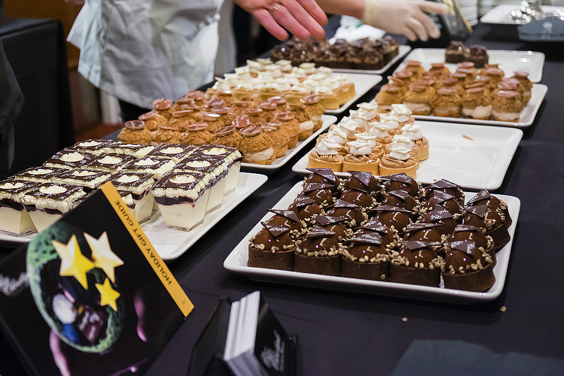 eat-pastry-petits-fours