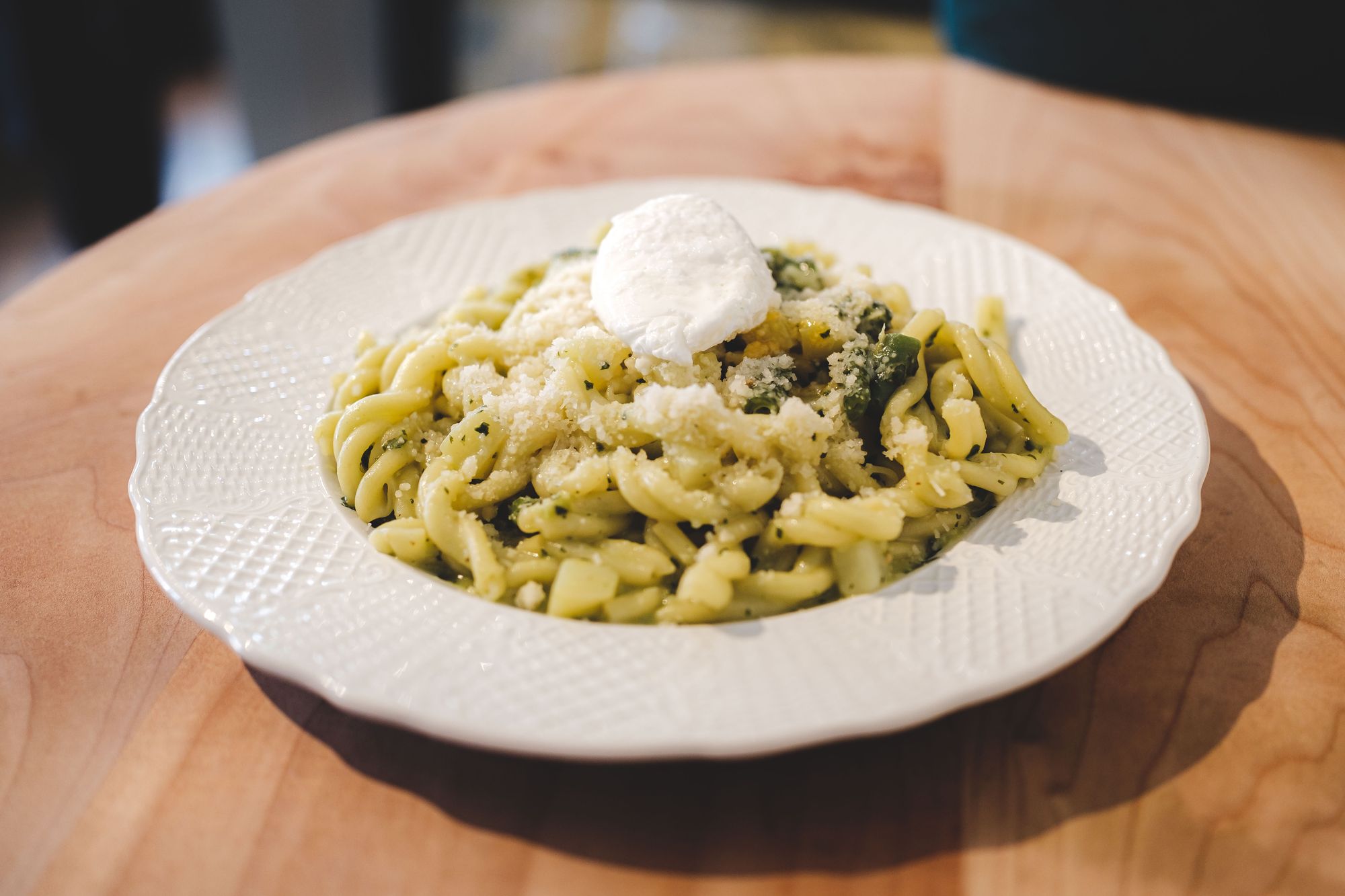 Luigi di Mercato Vancouver – Trecce al Pesto ($21)