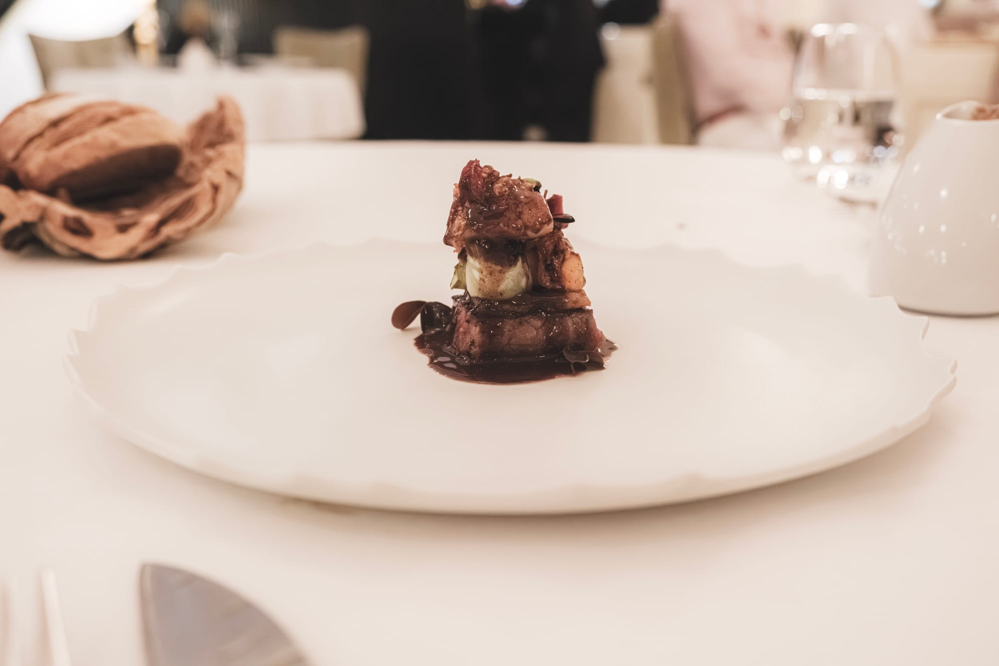 Le Monument in Porto: Autochthonous sirloin, blue lobster, Douro reduction