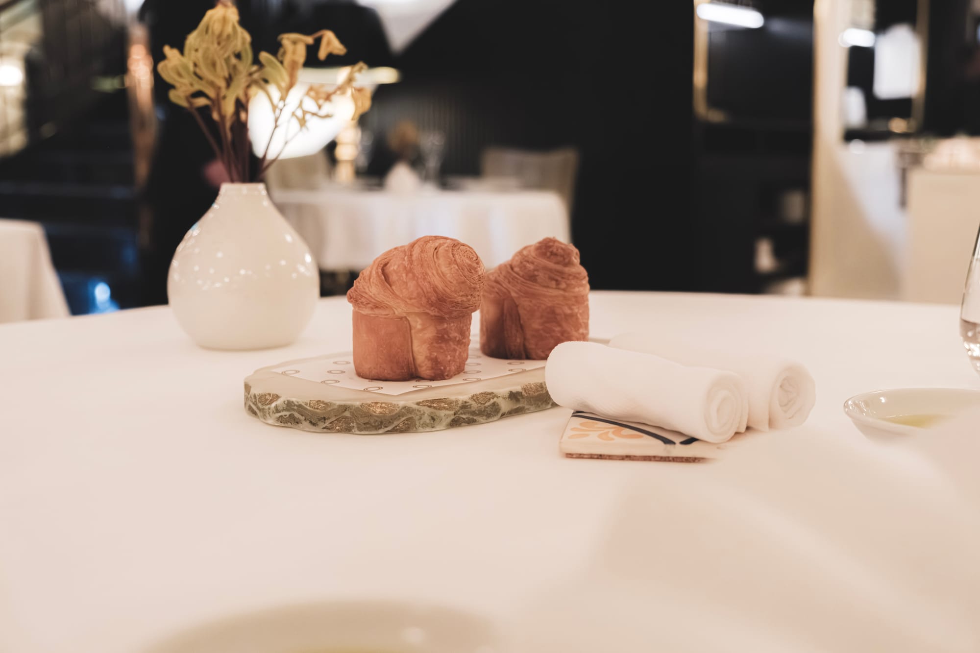 Le Monument in Porto: Puff bread with salt flower