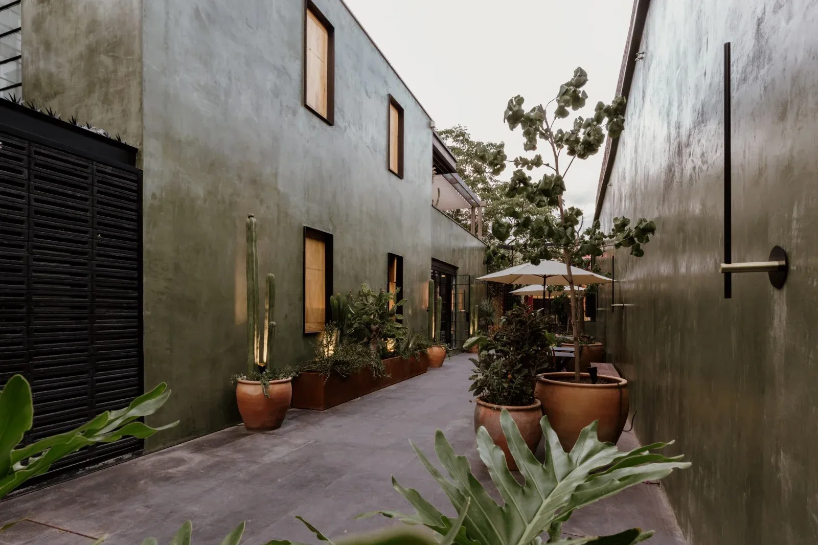 pasillo del hotel Majagua en Oaxaca Centro.