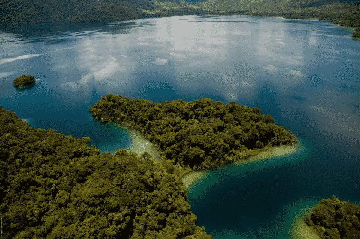 vista panorámica de la laguna miramar en Chiapas