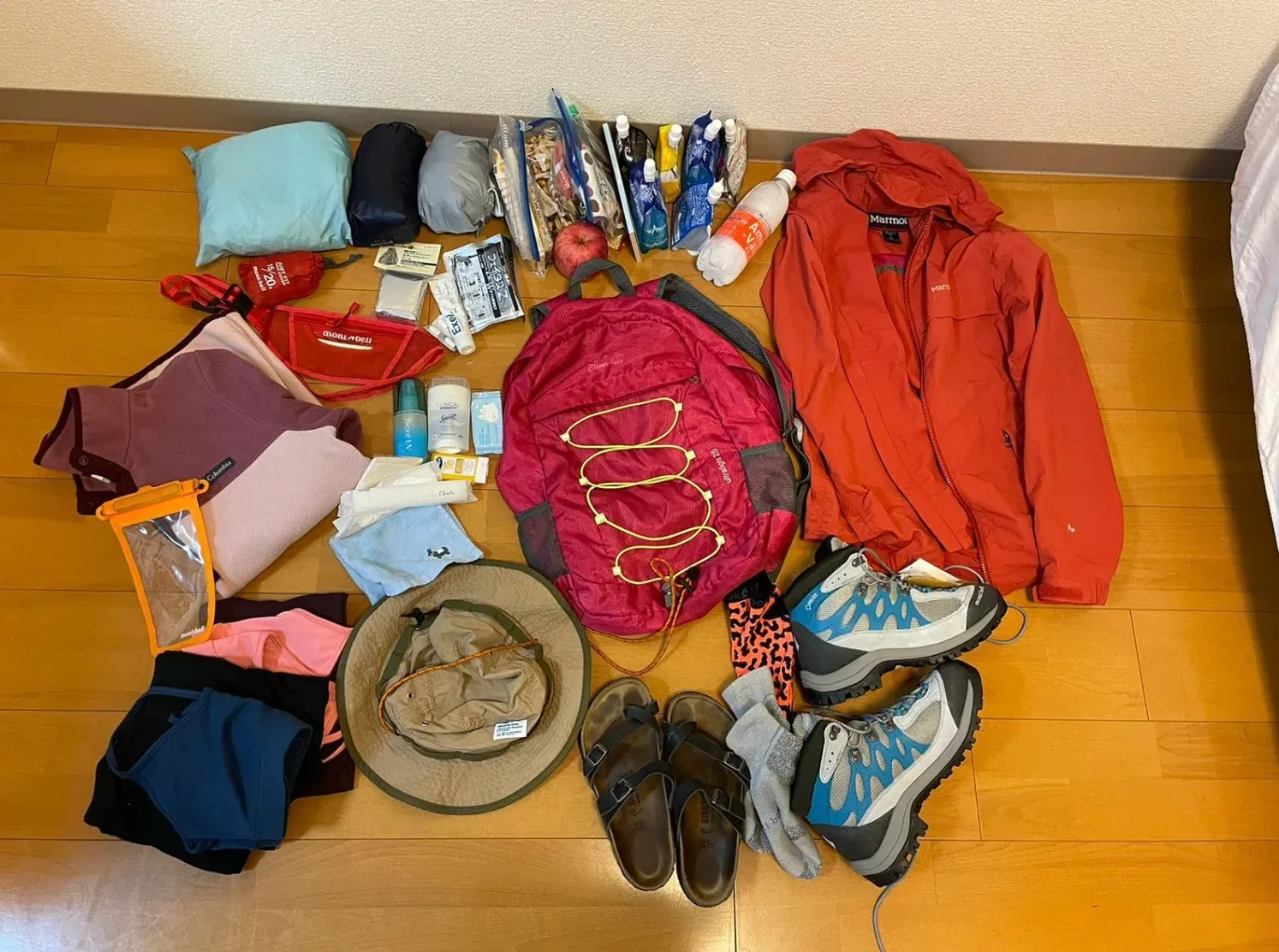 equipaje para subir un volcán en Japón.