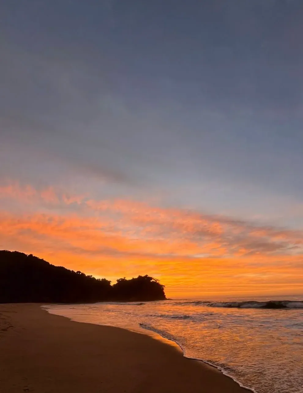 atardecer en playa de Nayarit en el Pacífico.