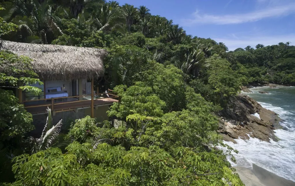 habitación del hotel frente a la playa.