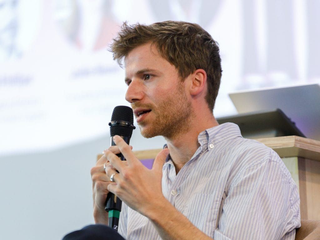 How Top Founders Create Investor FOMO