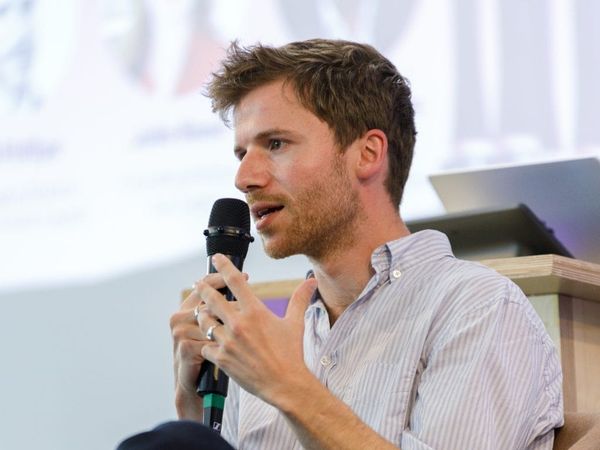 How Top Founders Create Investor FOMO