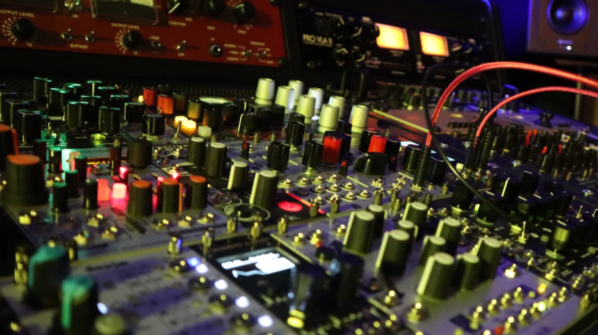 Audio mixer board