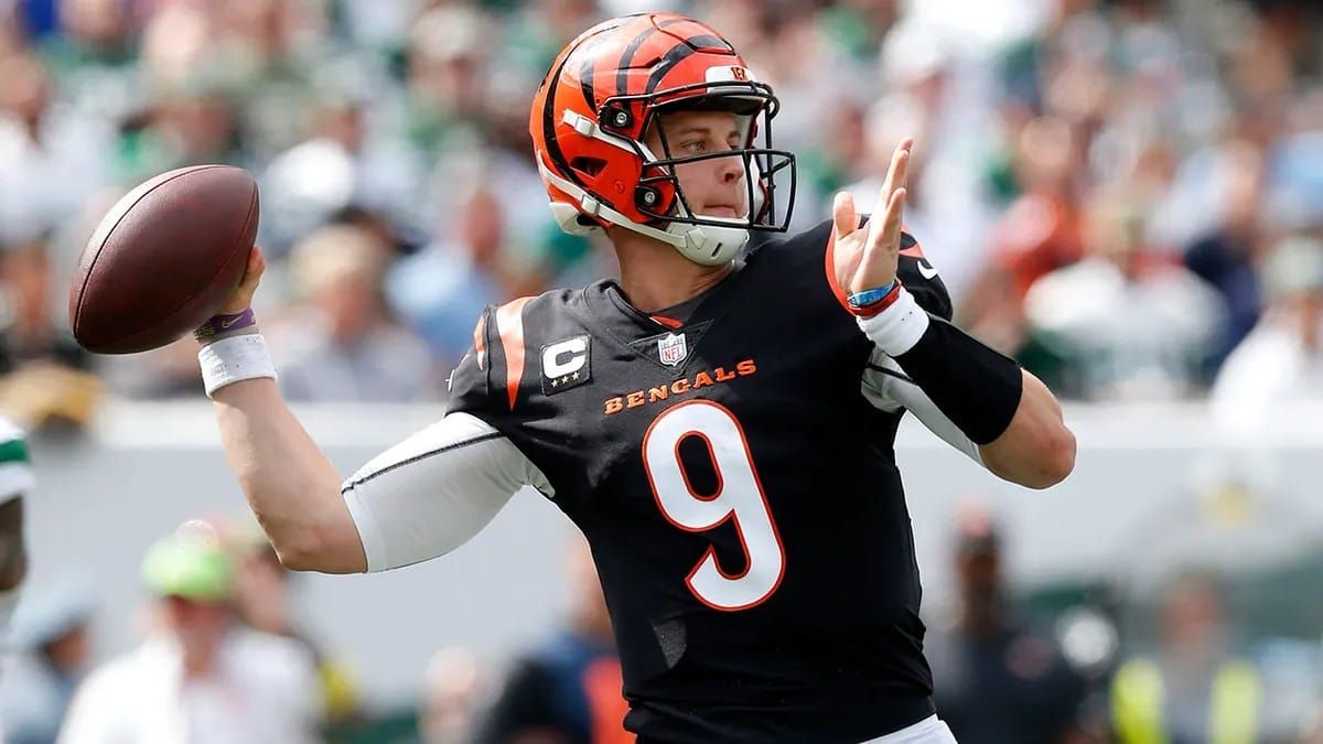 Apex Hunting: Dynasty QB Floor Traps You Should Consider Selling Now