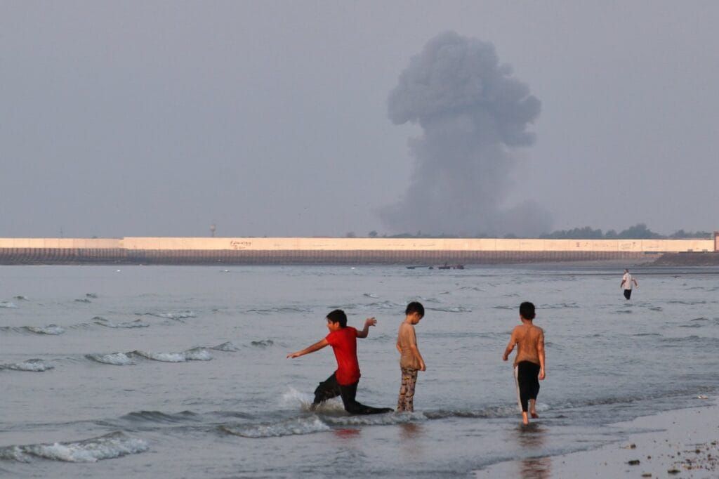 US hits 100 targets in Iran and chokes Hormuz as Iran threatens to cut off energy exports
