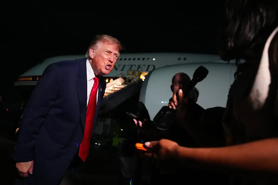White House television pool goes dark after Trump bars CNN, MS NOW and Politico