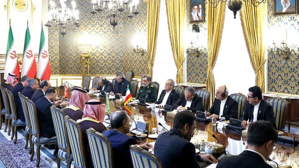 Iran tells Saudi, Pakistani and Turkish security chiefs it cannot halt Houthi attacks, proposes two-week regional truce