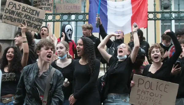 The Basic Demands of French Student Protesters: Reasonable Hours, a Teacher, a Warm Classroom and a Working Toilet