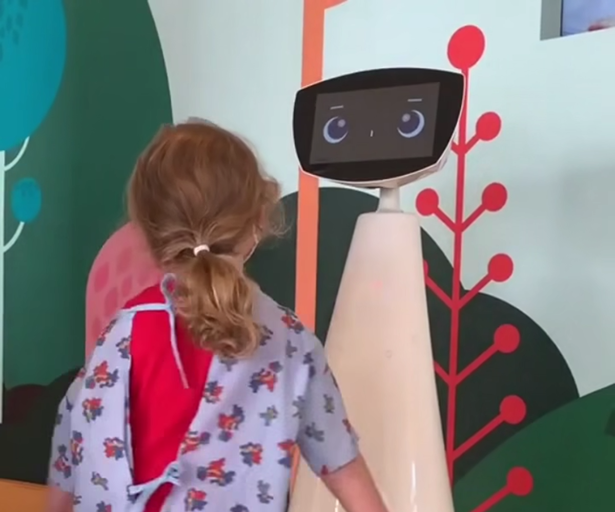 Interactive Robotics in Pediatric Patient Experience | Robin at UCLA Mattel Children’s Hospital
