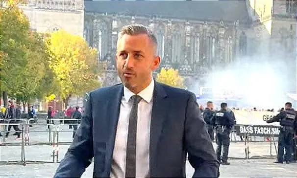 „Teufel Siegmund“: Linke singen Grundgesetz, um AfD-Mann zu vertreiben