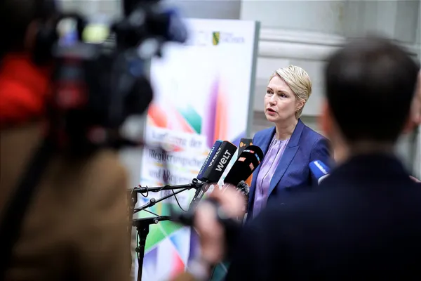 Rentensturm! Küstenbarbie Schwesig (SPD) und Länderchefs gegen Rentenpläne
