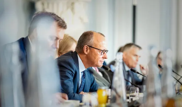 Kanzlersturz oder Neuwahl? Die 3 Szenarien nach dem Wahl-Beben