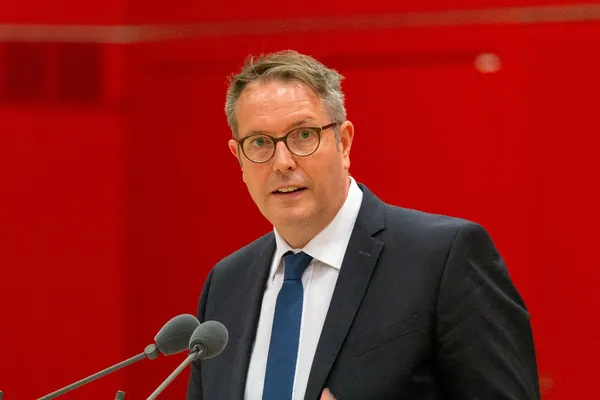 Bas weg – Wahlverlierer ran! SPD macht Schweitzer zum Arbeitsminister