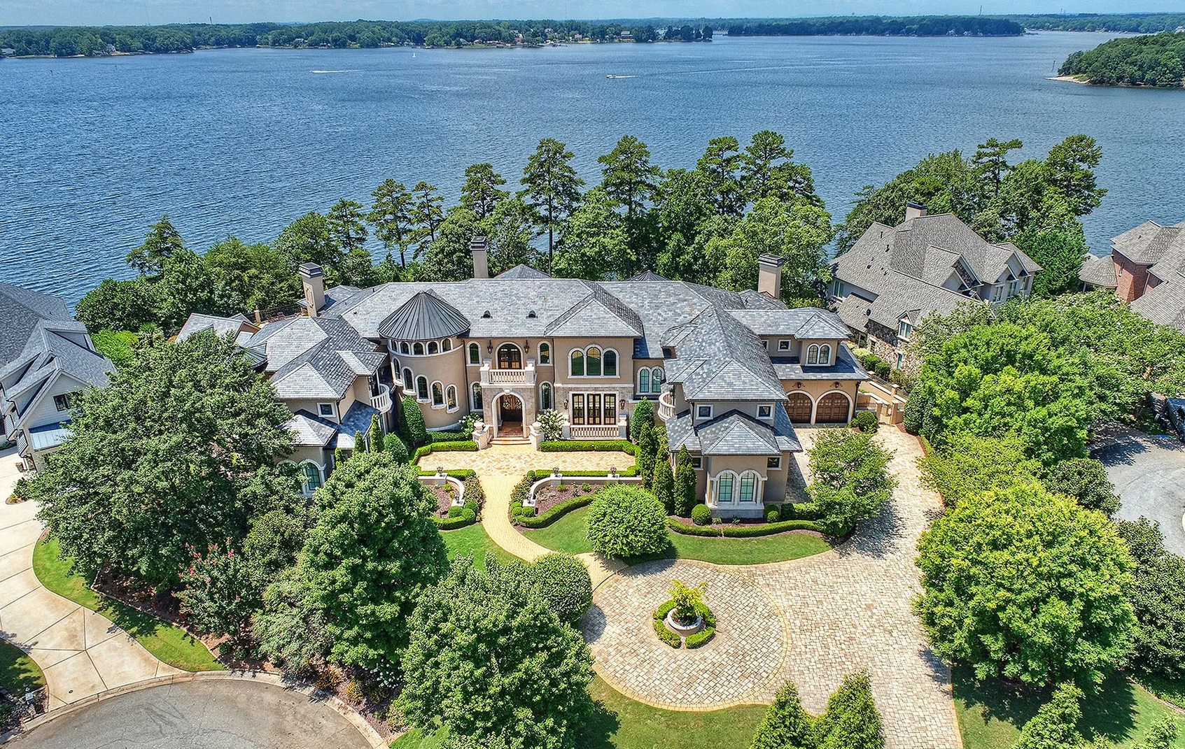 A house on a lake, courtesy realtor.com