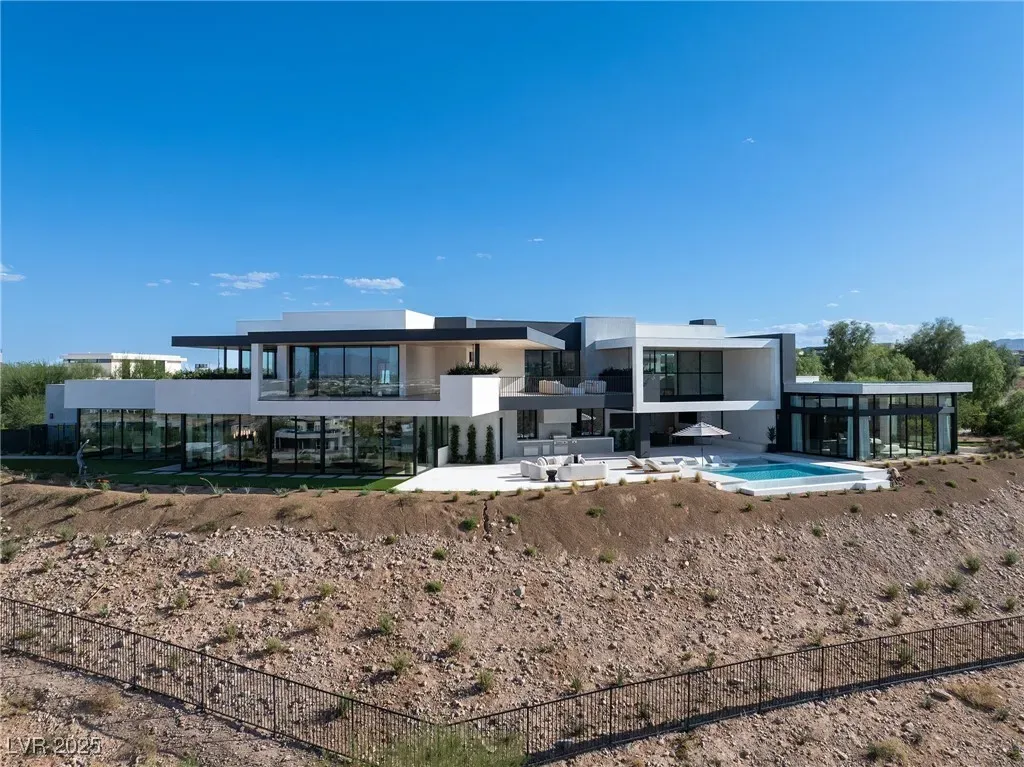 11588 Stardust Drive, The Summit Club, Las Vegas NV — courtesy Luxury Estates International