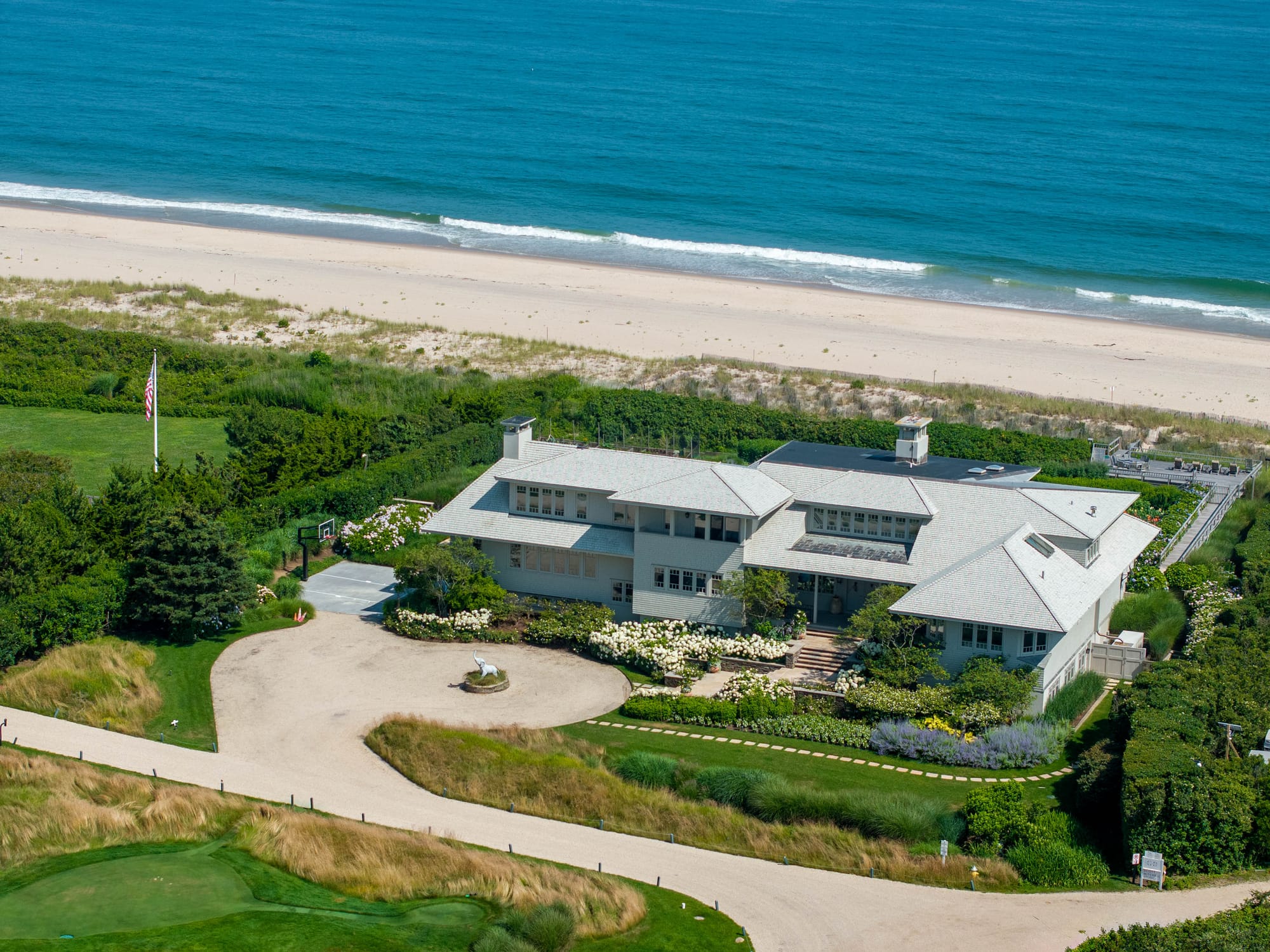 21 Fairfield Pond Lane, Sagaponack, NY - courtesy SERHANT. - Photographer Josh Goetz