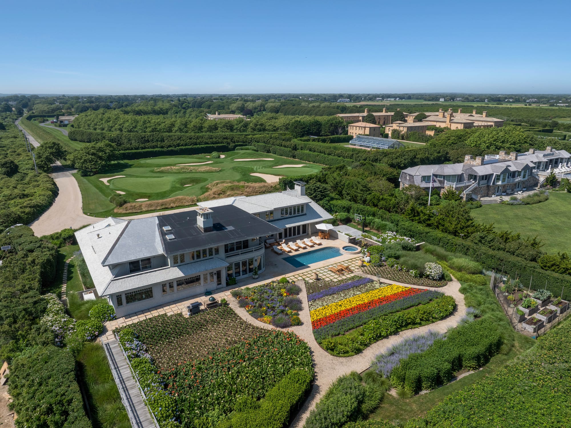 21 and 407 Fairfield Pond Lane, Sagaponack, NY - courtesy SERHANT. - Photographer Josh Goetz