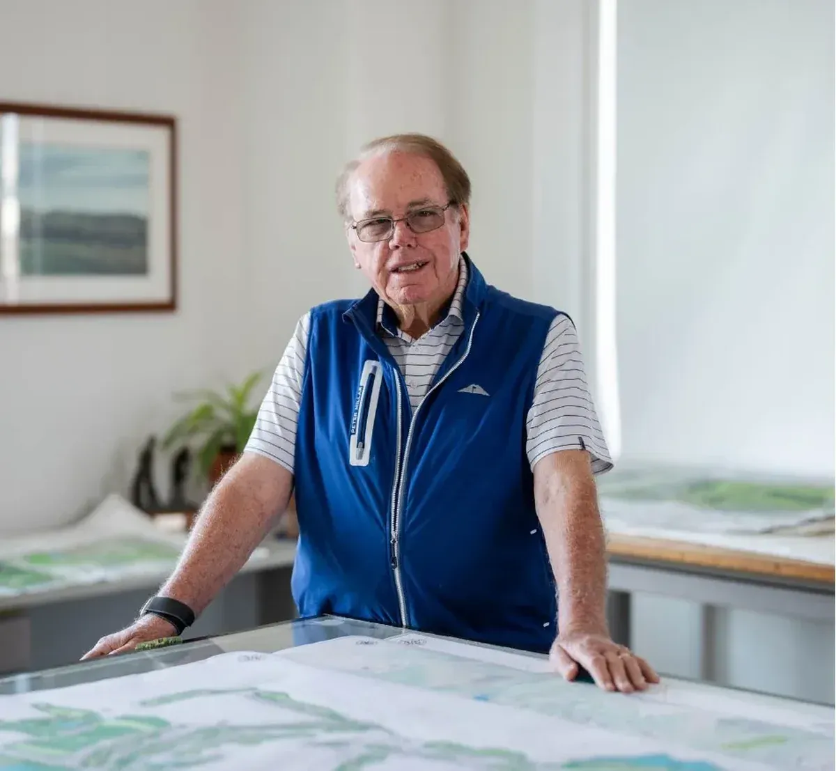 Tom Fazio at a drafting table with golf course plans