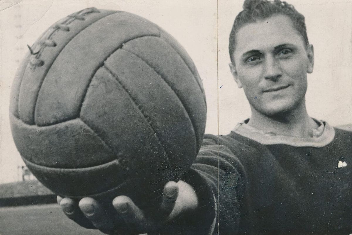 The 28 top goal scorers in football history