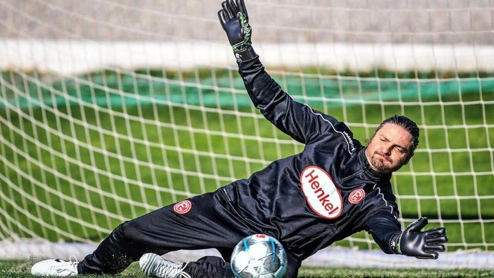 Lutz Pfannenstiel - The Goalkeeper who has played on 6 continents
