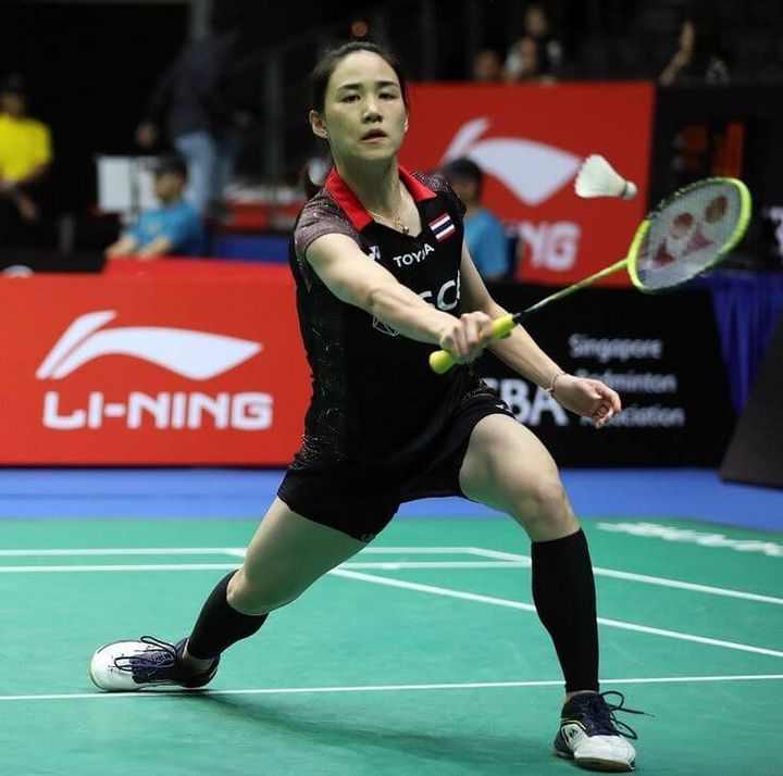 female badminton player in singapore