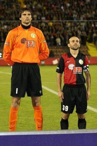 The 10 Tallest Football Players of All-Time