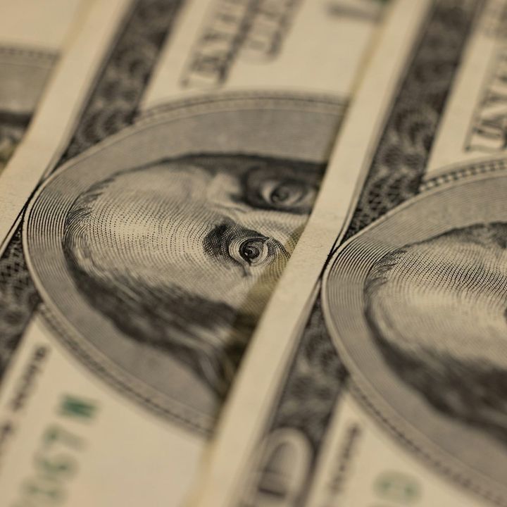 100$ dollar bills stacked on top of each other