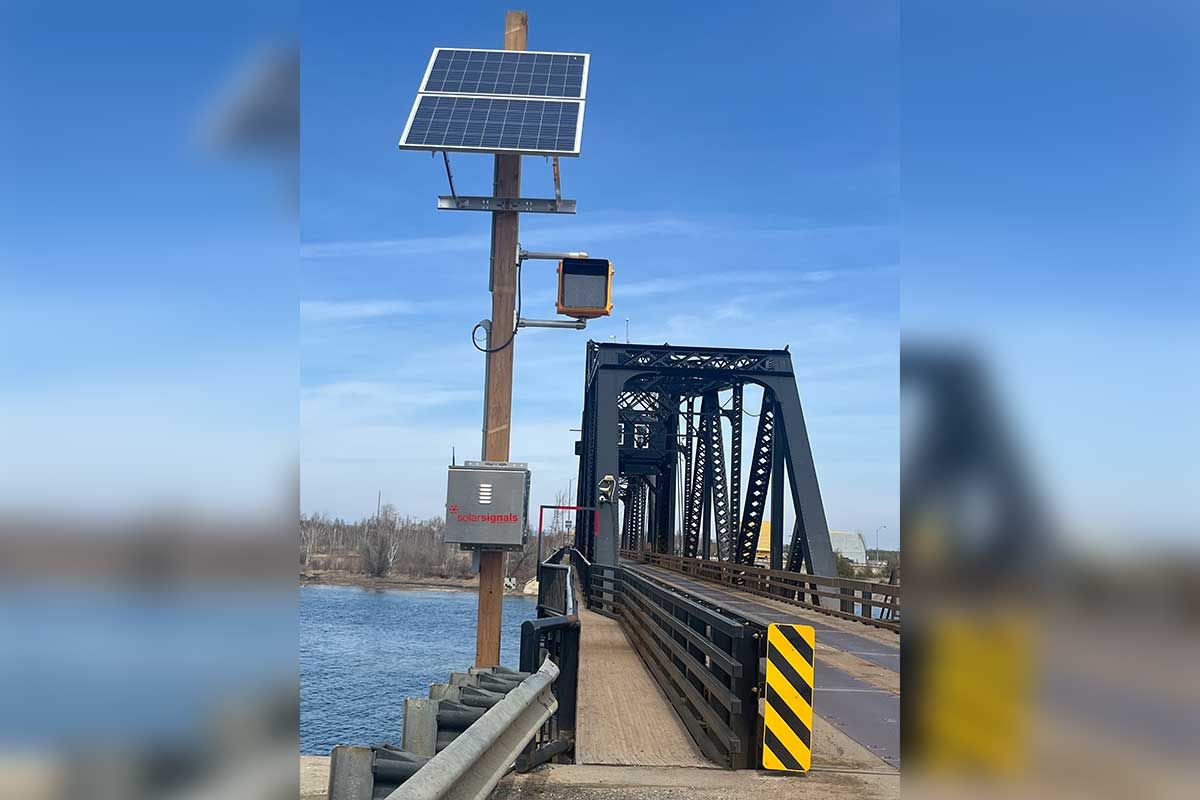Swing bridge gets pedestrian  crossing light