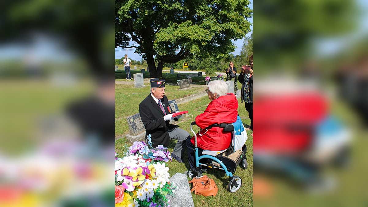Bill Michie receives veteran’s final honour at the Mountain View Cemetery